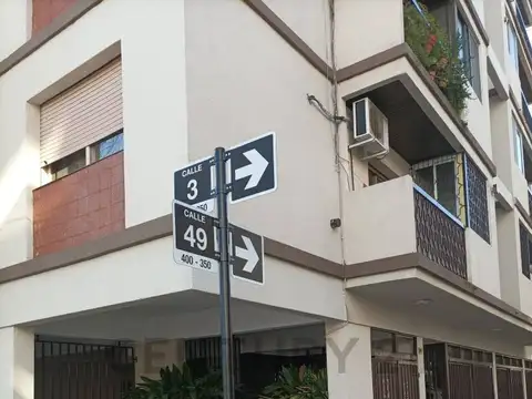49 esquina 3 300, Piso 1
