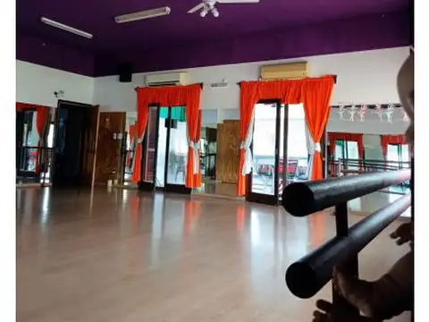 Vendo o Permuto amplio Inmueble centrico  Av Corrientes con Salones