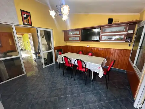 Casa en Venta con 2 cocheras