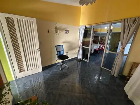 Casa 8 ambientes con 3 baños