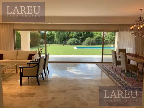 Casa en Venta con 2 cocheras