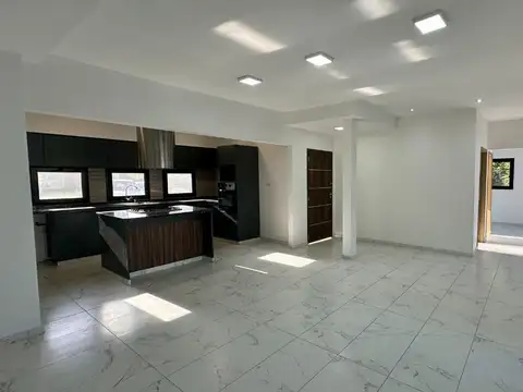 Casa en Venta en Countries y Barrios Cerrados en Berazategui, USD 280.000