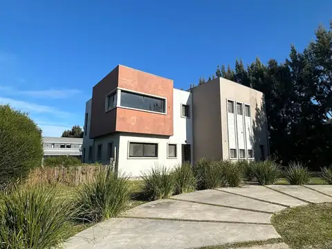 VENTA CASA 5 AMBIENTES  LAS GOLONDRINAS HUDSON