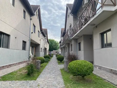 Depto Tipo Casa en Venta con 1 cocheras