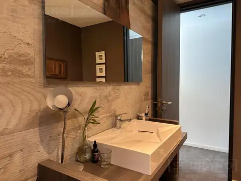 Casa en Venta con 4 cocheras