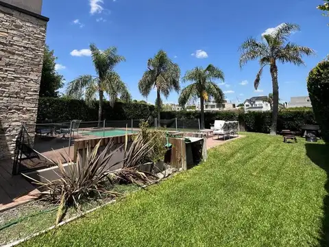 Casa en Venta con 4 cocheras