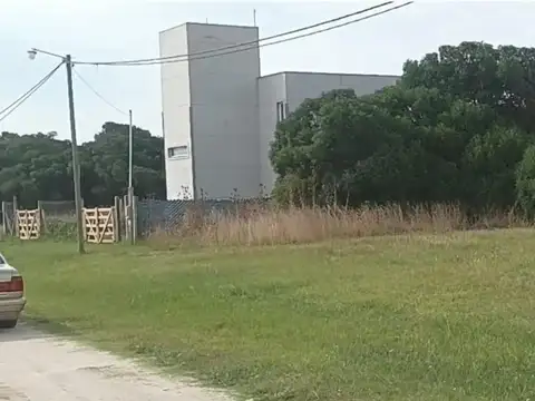 Sumaca Santisima Trinidad e/ Avenida Las Golondrinas y Las Bandurrias