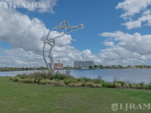 Casa en Venta con 5 cocheras