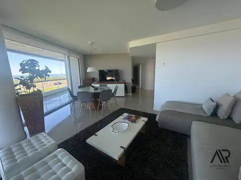 Apto en alquiler 3 dorm con dep frente al mar 100