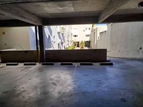 Cochera  fija y cubierta en venta en Florida