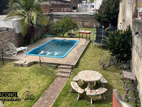 Casa en Venta con 3 cocheras