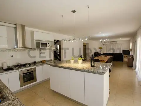 VENTA Casa de 4 dormitorios en EL MIRADOR Spa Termal - Ruta 2