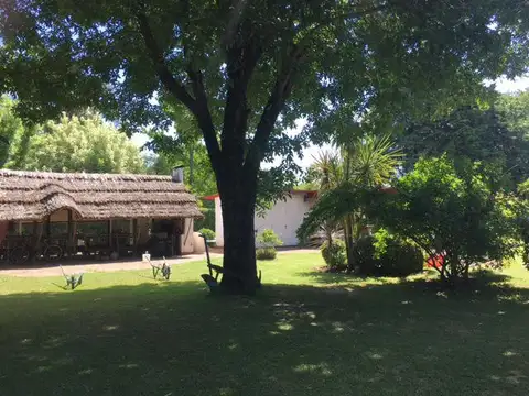 CASA EN VENTA CON EXCEPCIONAL PARQUE Y UBICACION EN CLUB DE CAMPO EL MORO, MARCOS PAZ