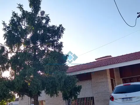 VENTA – CASA 2 DORM EN PLENO CENTRO DE COLONIA CAROYA – APTO CRÉDITO