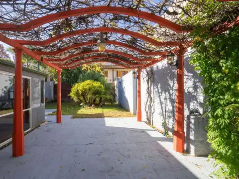 Casa 6 ambientes con 4 baños