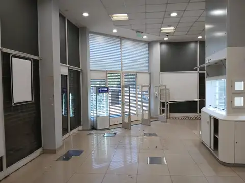 LOCAL ALQUILER PASCO Y SALTA MONTACARGAS APTO BAZAR SUPERMERCADO CORTINA METALICA DEPOSITO 700MTS