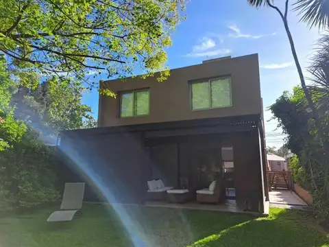 Casa 4 Amb Con Jardín Barrio Los Alamos, Pilar APTO CREDITO
