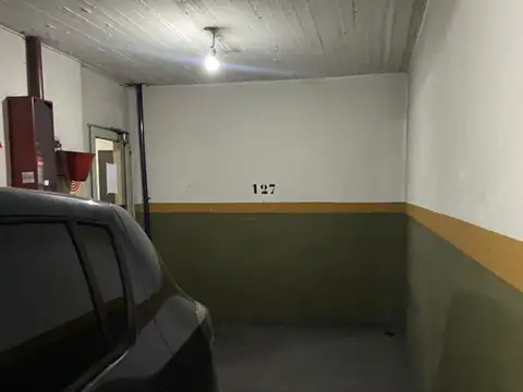 VENTA COCHERA EXCELENTE UBICACIÓN EN FLORES