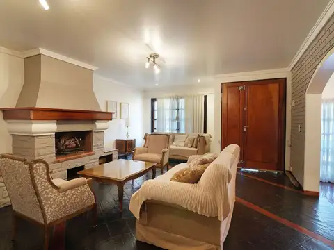 Casa 5 ambientes con 6 baños