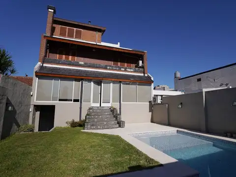 Venta Casa 5 Ambientes Villa Luzuriaga -Permuta