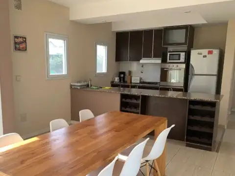 Casa 4 ambientes con 3 baños