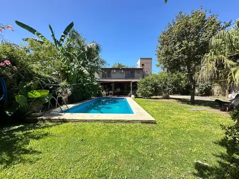 Venta casa de tres dormitorios con galeria, parrillero y quincho 180 m2 en Funes, garita 9