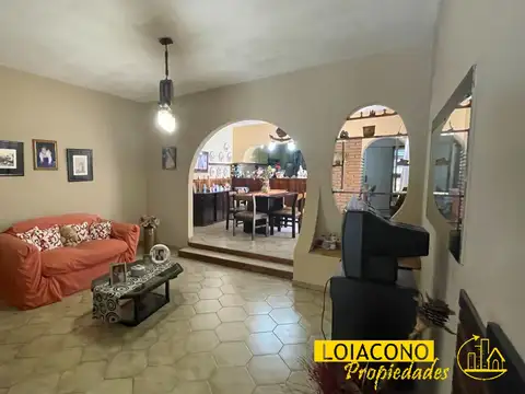 Casa 7 ambientes con 3 baños