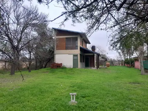 Casa 6 ambientes con 2 baños