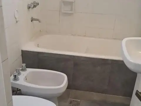 Depto Tipo Casa en Venta 50 años