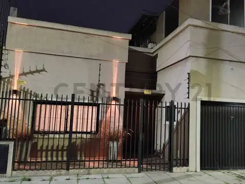 Casa 4 ambientes en venta Florida Oeste