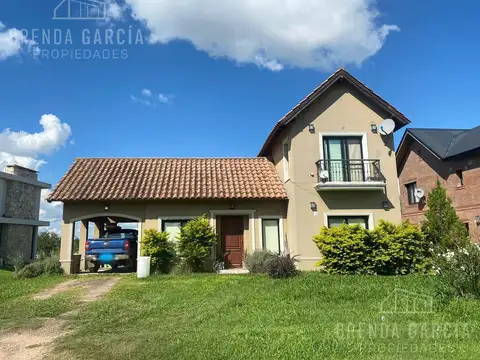 Casa en Dos Plantas En Venta En Colon Entre Ríos.
