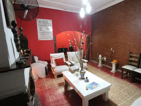 Casa de 7 ambientes en lote propio