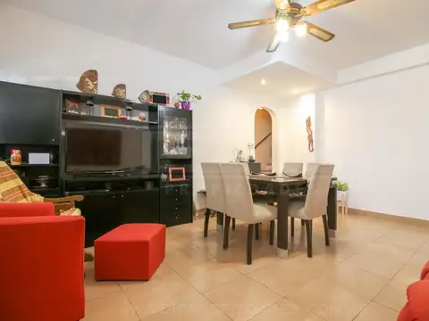 Adolfo Alsina al 5100 esquina Berutti