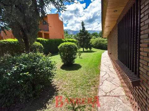 Casa en Venta con 4 cocheras