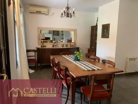 Casa 5 ambientes con 4 baños