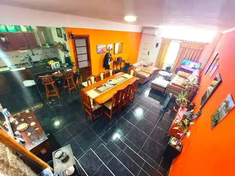 Casa 5 ambientes con 3 baños