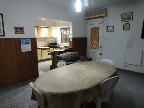 Casa 7 ambientes con 4 baños