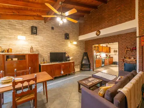 VENTA CASA 4 AMBIENTES JARDIN TRONCOS DE TALAR