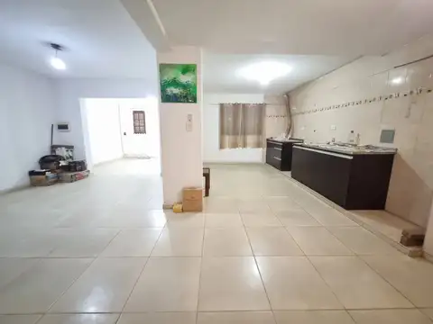 Dúplex de 4 dormitorios sobre avenida en Bo Llaponagat