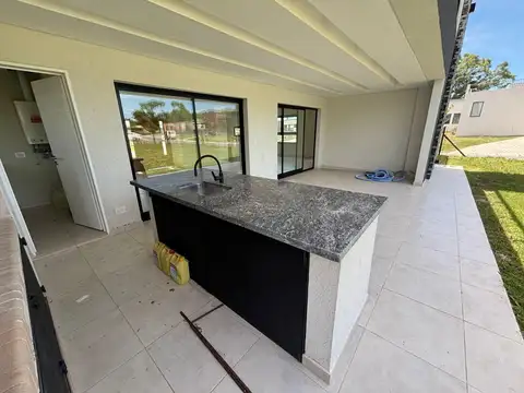 Casa en venta barrio San Sebastián área 2