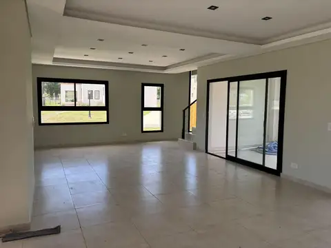 Casa 4 ambientes con 3 baños