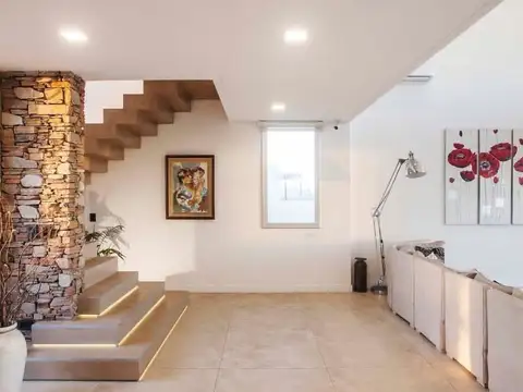 Casa en Venta con 10 cocheras