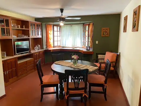 Venta Casa 5 ambientes Bernal Centro