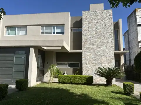 VENTA CASA 3 DORMITORIOS BARRIO CERRADO PUEBLO ESTHER