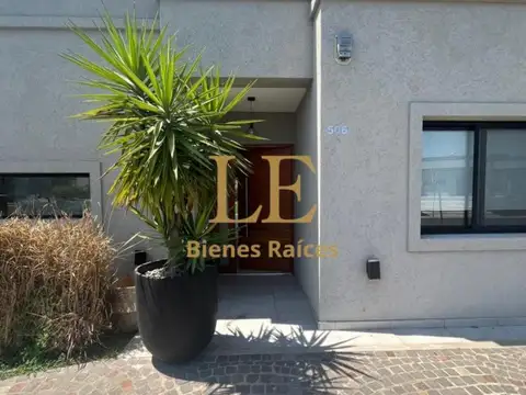 Venta Casa Barrio Santa Elena - Pilar del Este