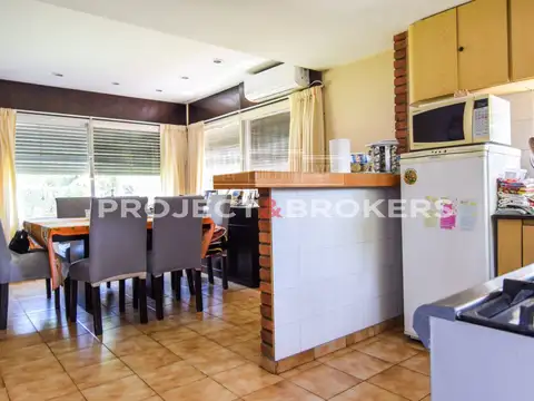 Casa en Venta con 3 cocheras