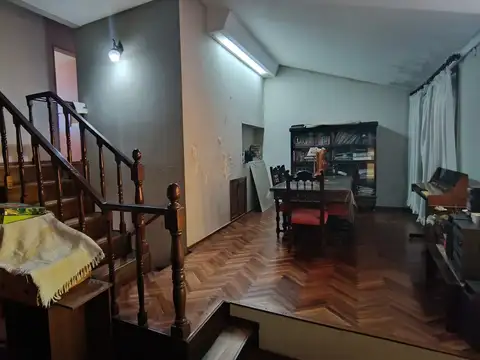 Casa 6 ambientes con 2 baños