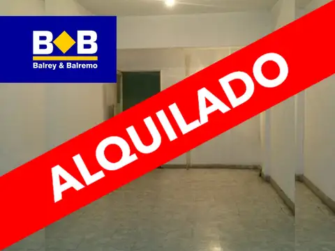 Excelente Ubicación  -  Galeria Comercial - Apto Oficina Profesional / Depósito