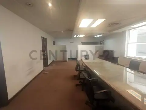 Oficina en Alquiler con 1 cochera