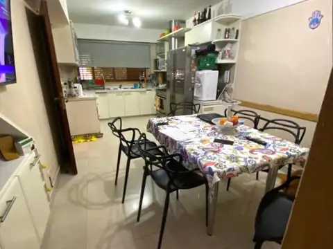 Casa en Venta con 4 cocheras